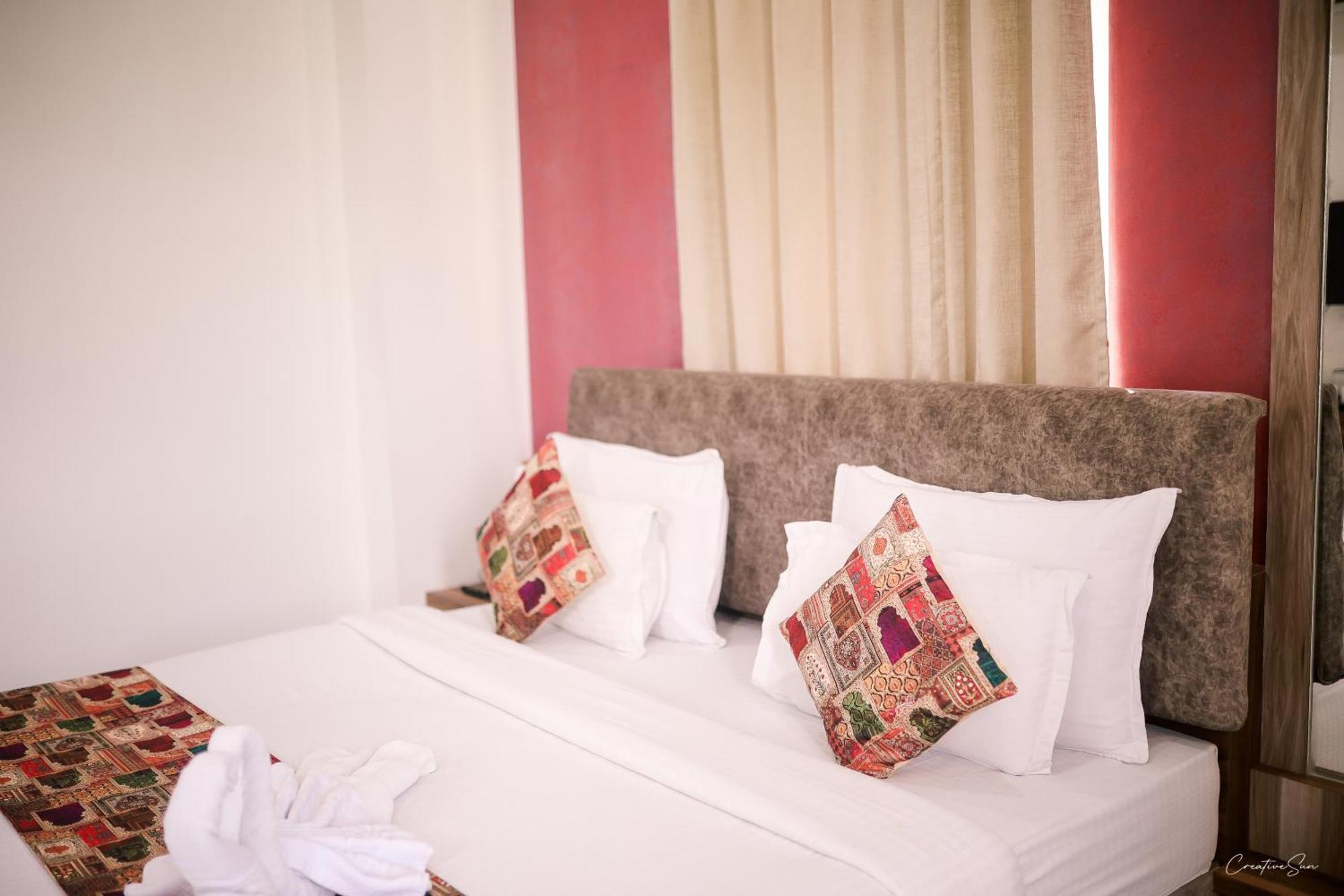 Paramount Hotel 3*