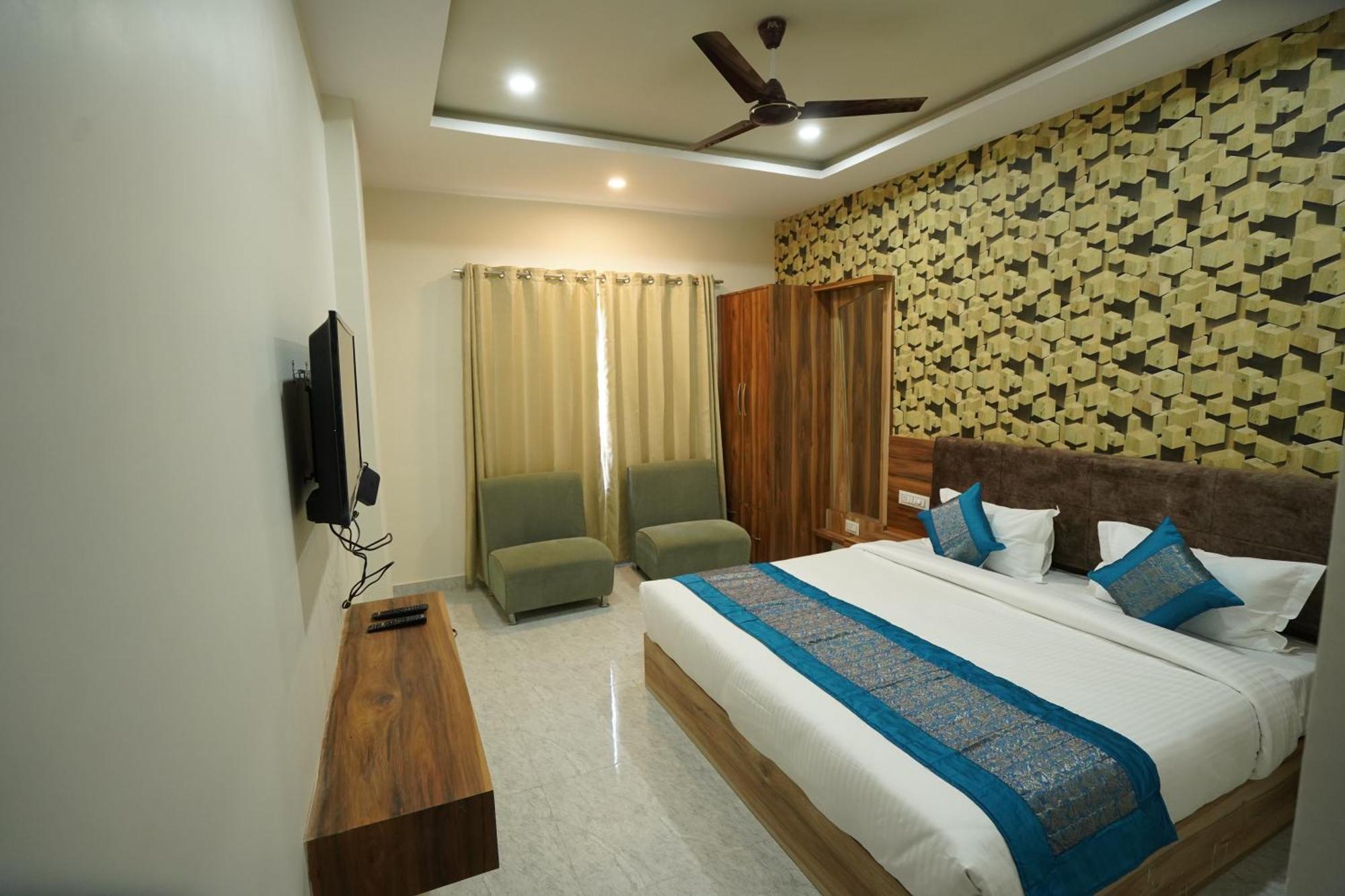 Paramount Hotel