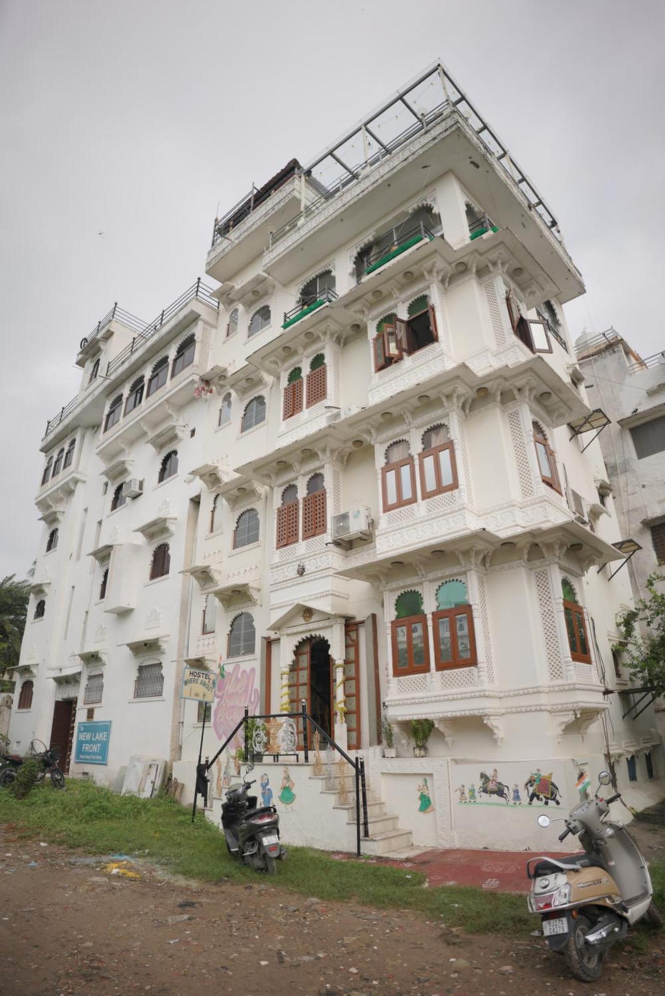 Hostel Whereabout *