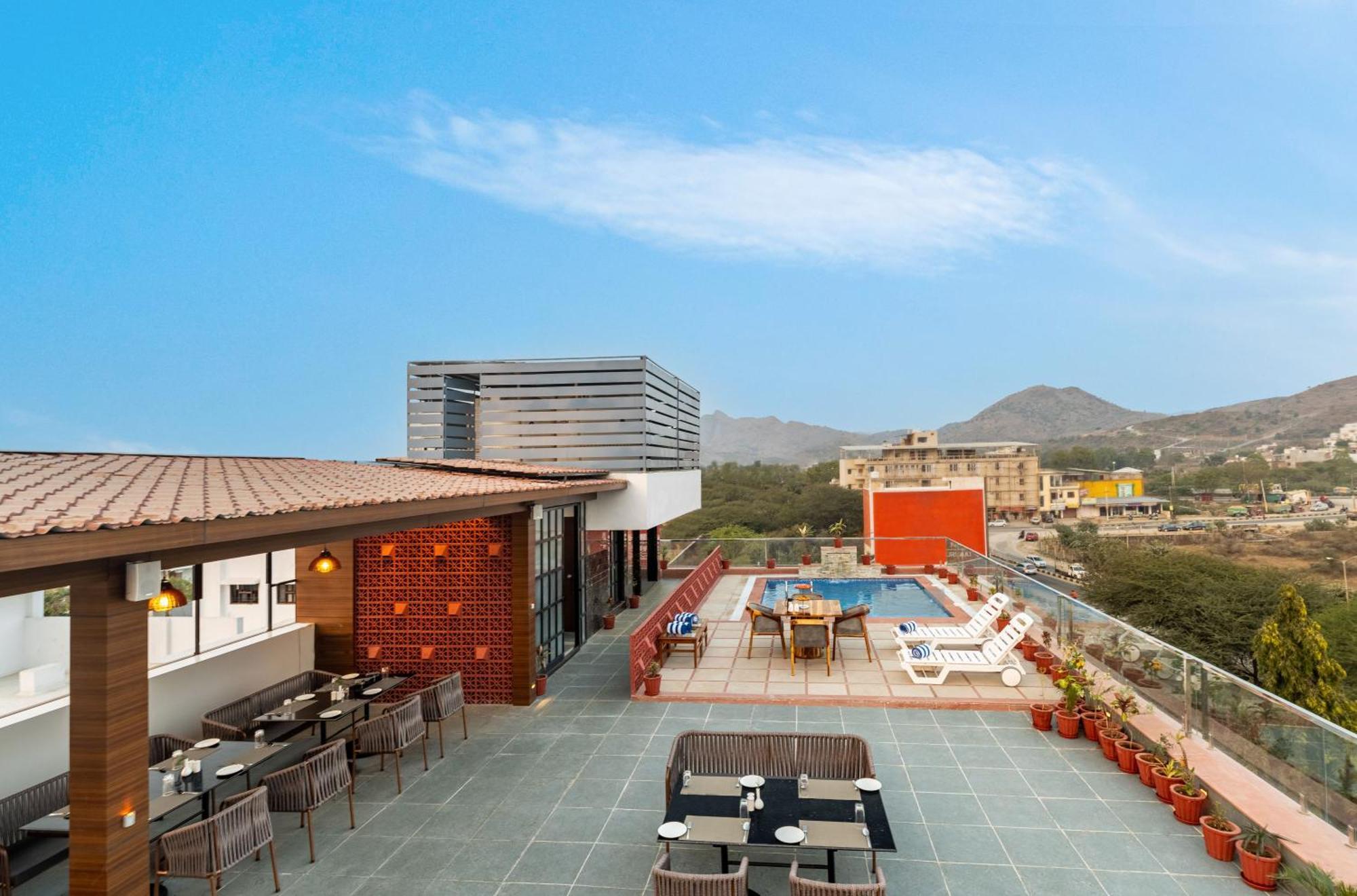 Hotel Redolence Aravali Tree Udaipur
