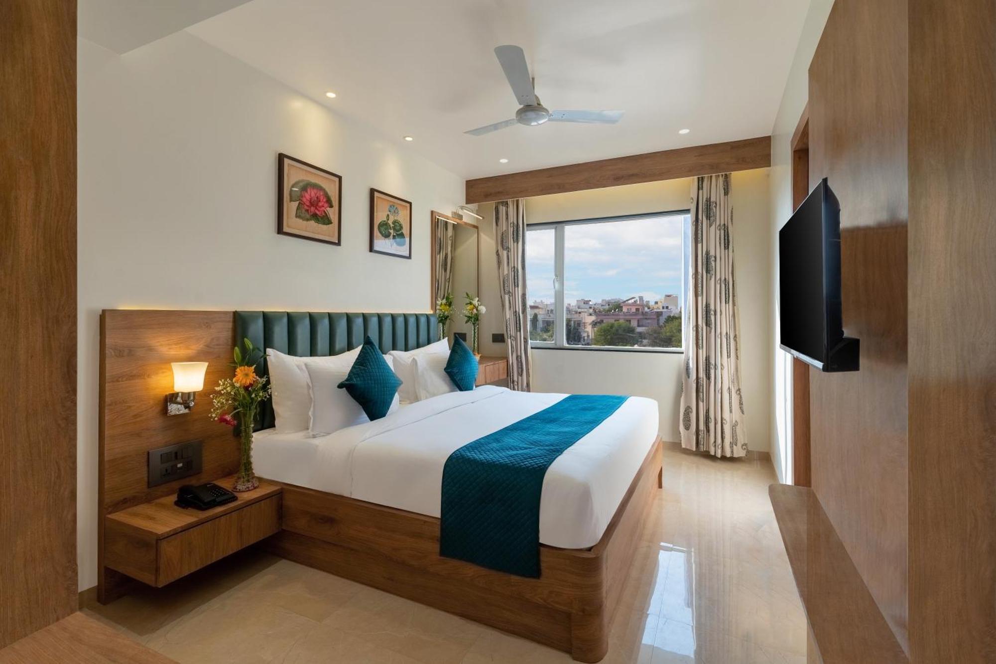 Hotel Redolence Aravali Tree