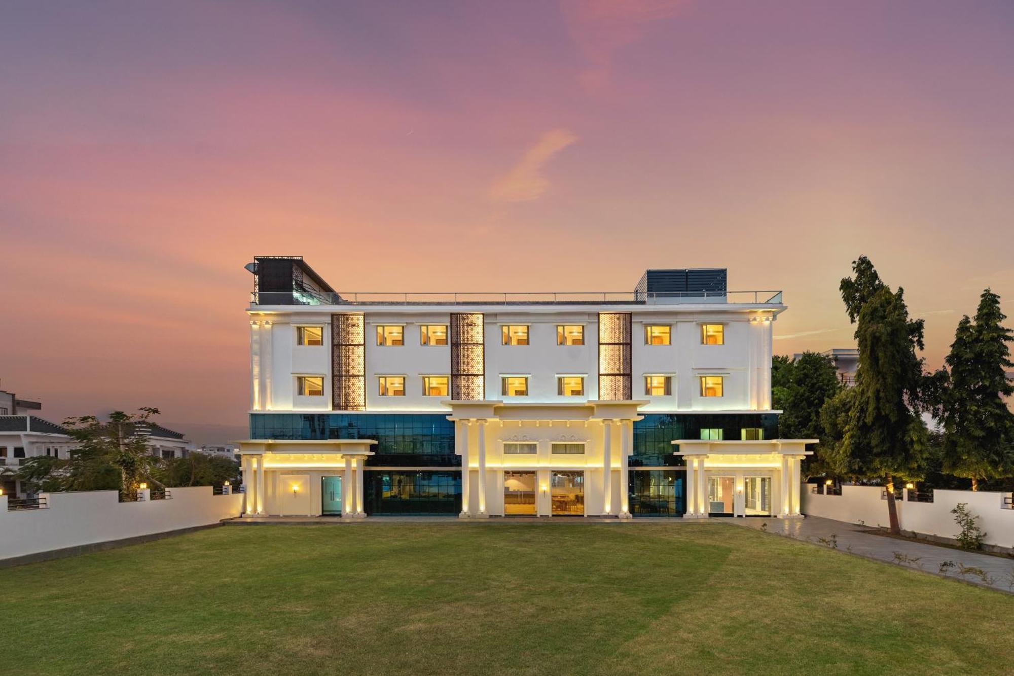 Redolence Aravali Tree Hotel 4*