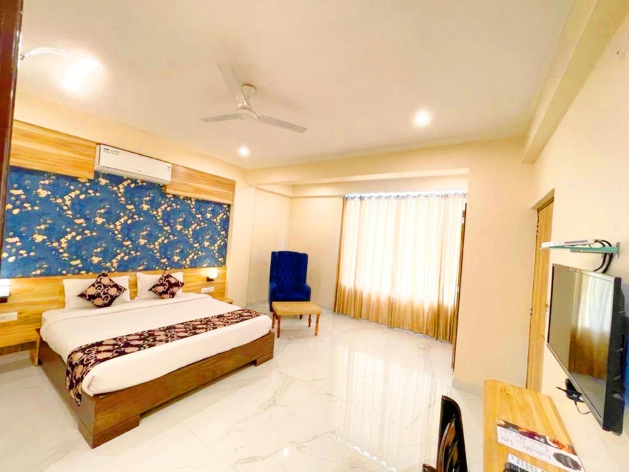 The Celebration By Amod & Rooftop Hotel 3*