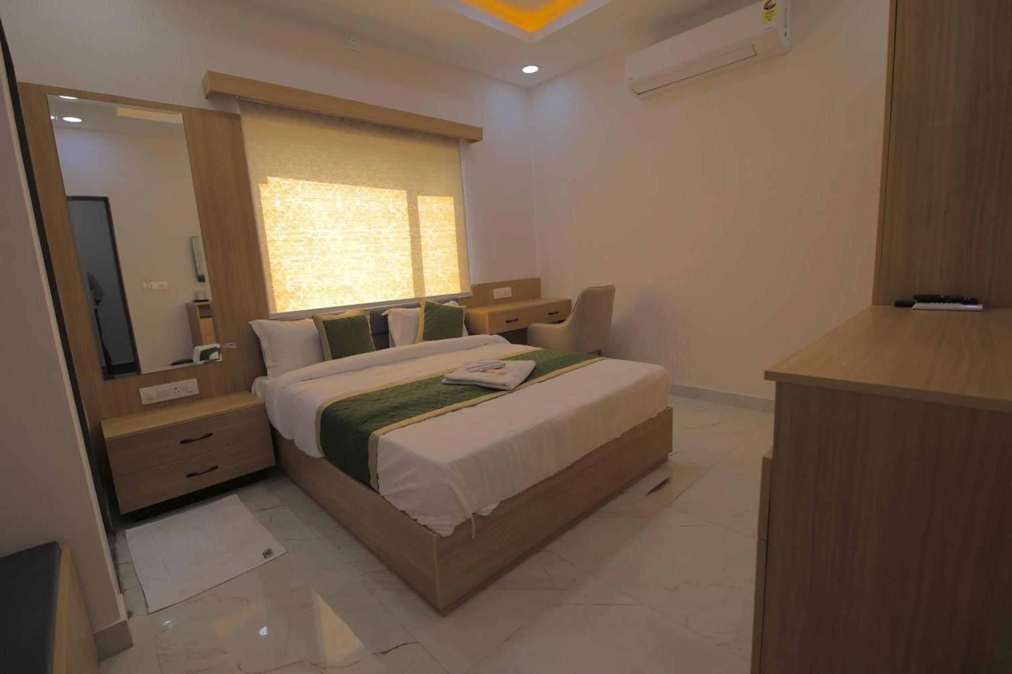 Vedaanta Royal Hotel 3*