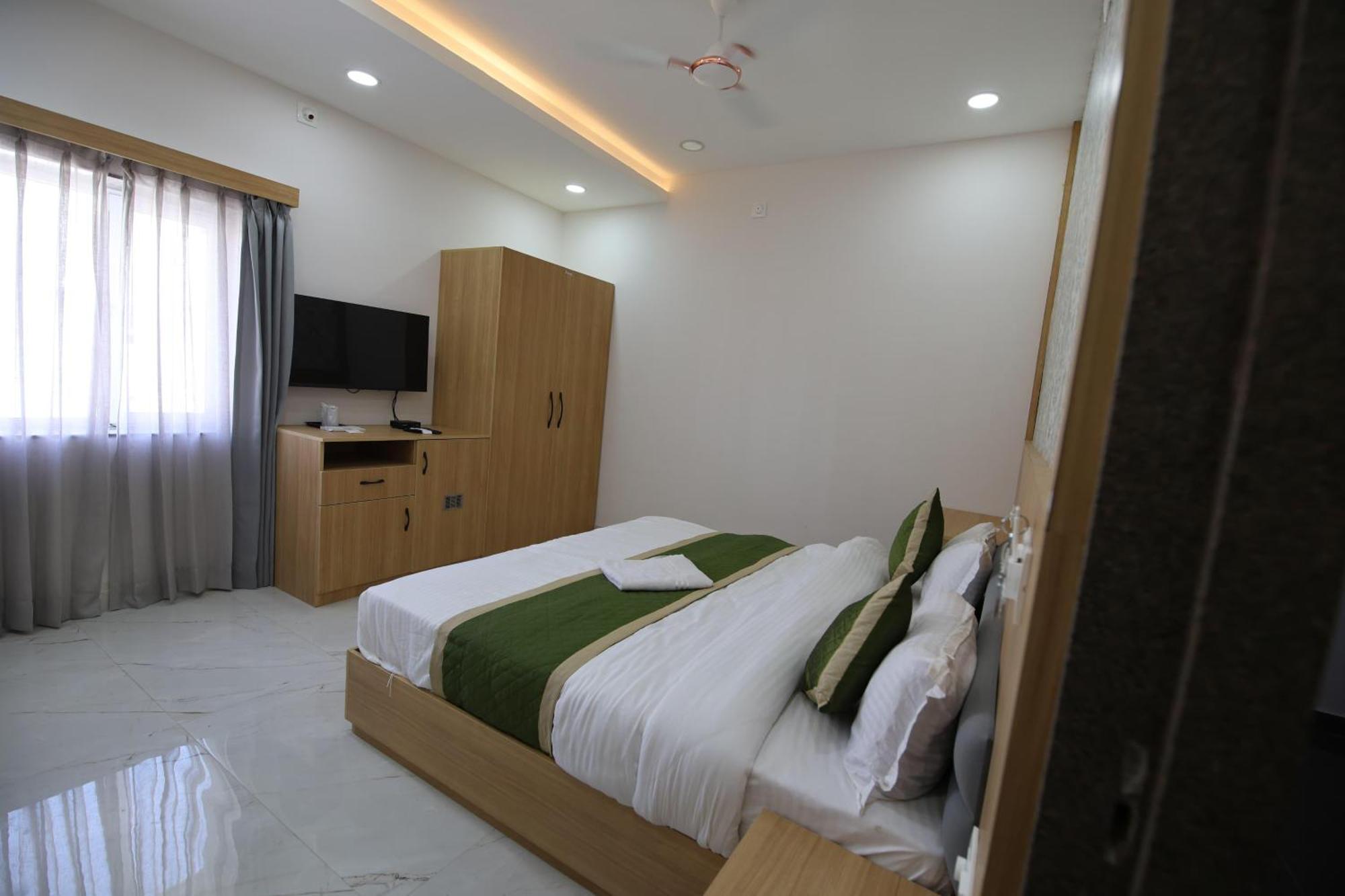 Vedaanta Royal Hotel 3*