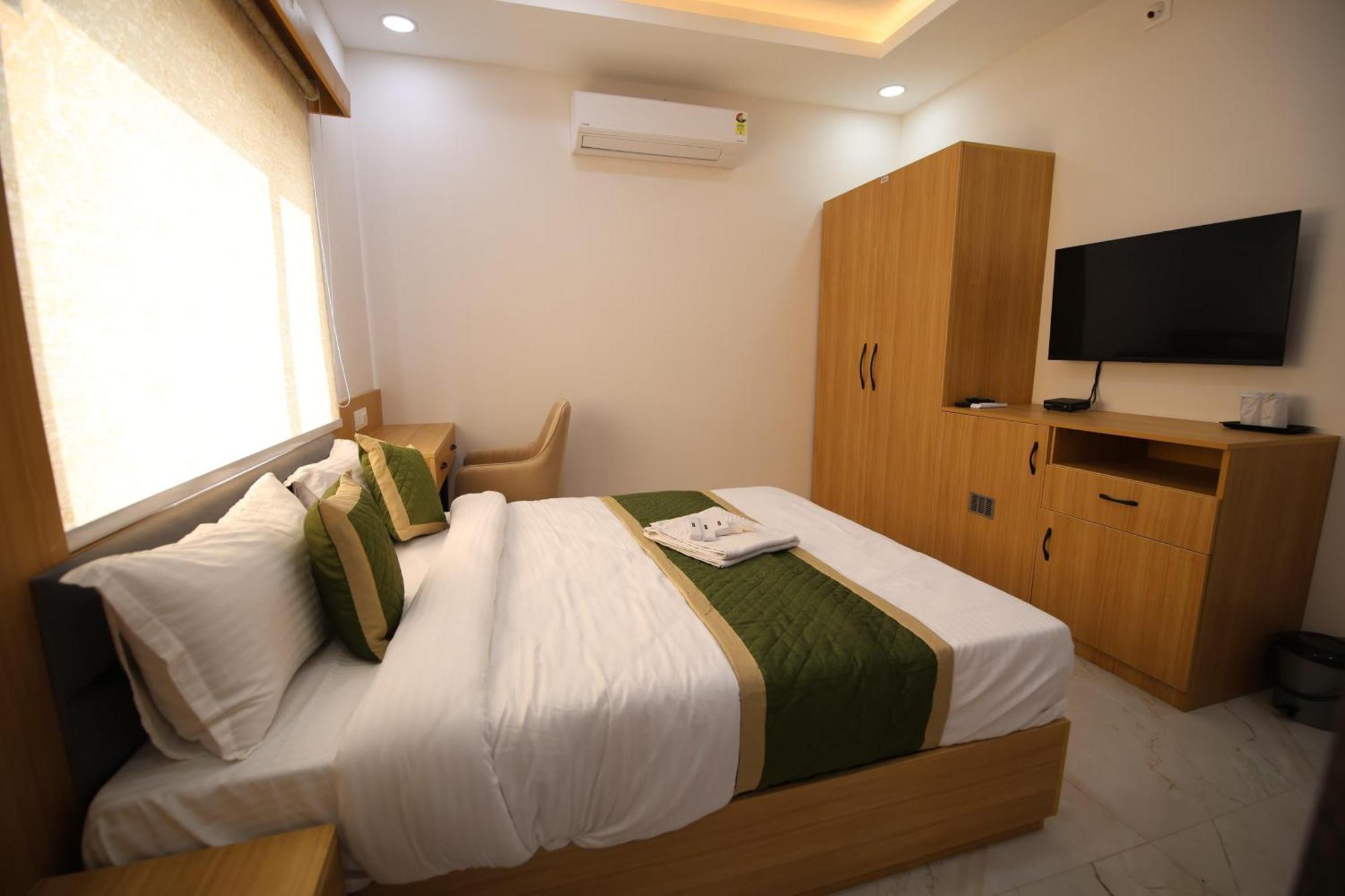 Hotel Vedaanta Royal 3*