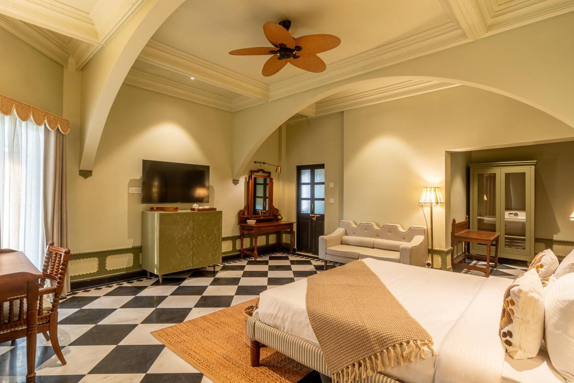 Hotel Daulatgarh And 5*
