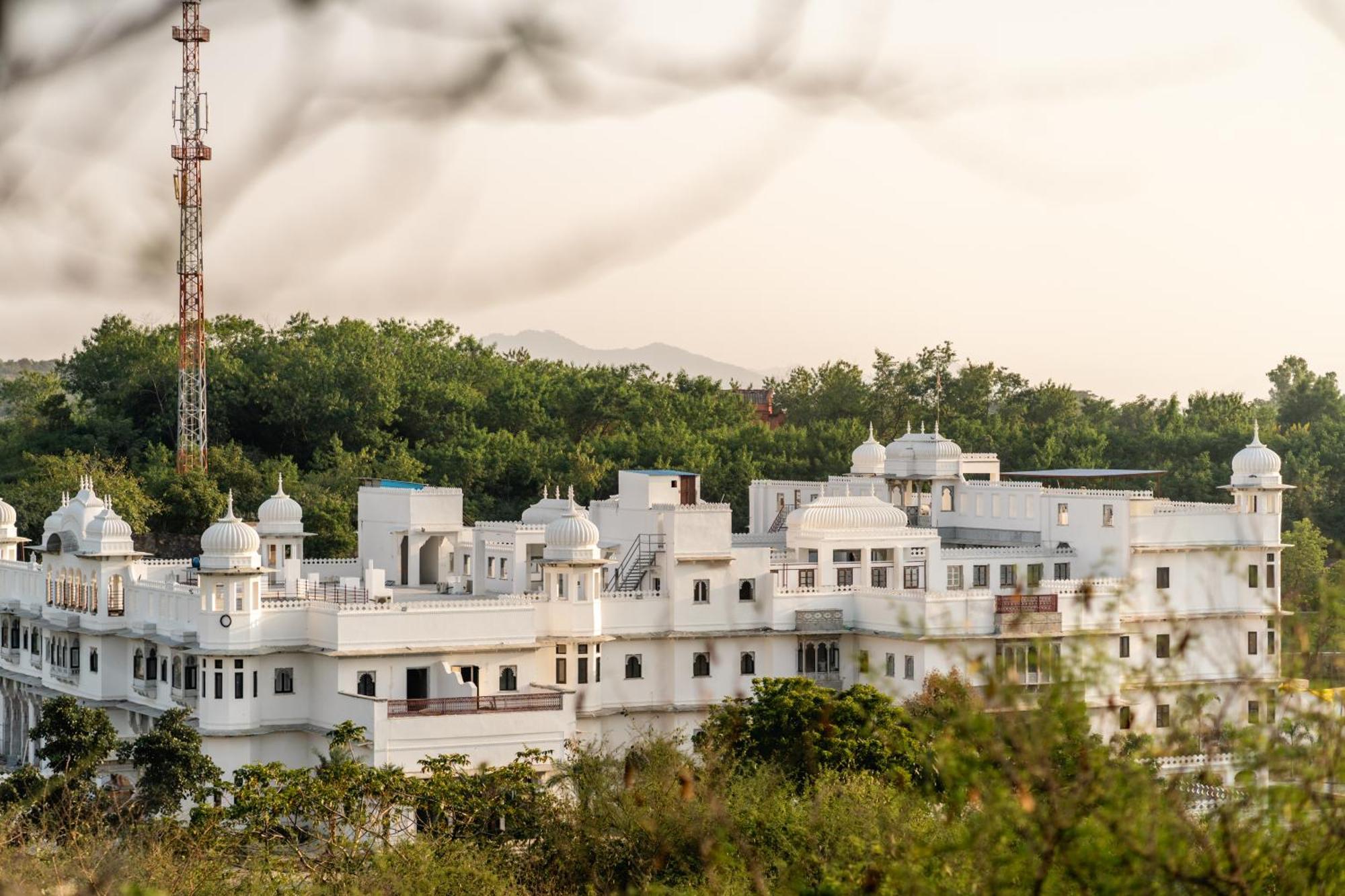 Hotel Daulatgarh And Udaipur