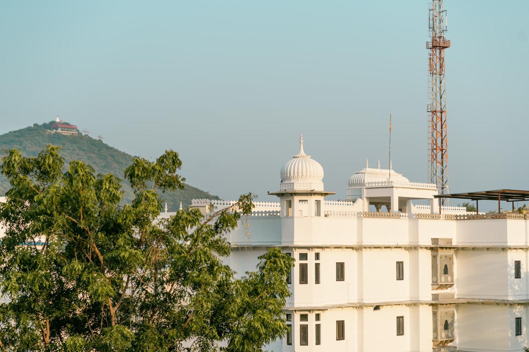 Hotel Daulatgarh And