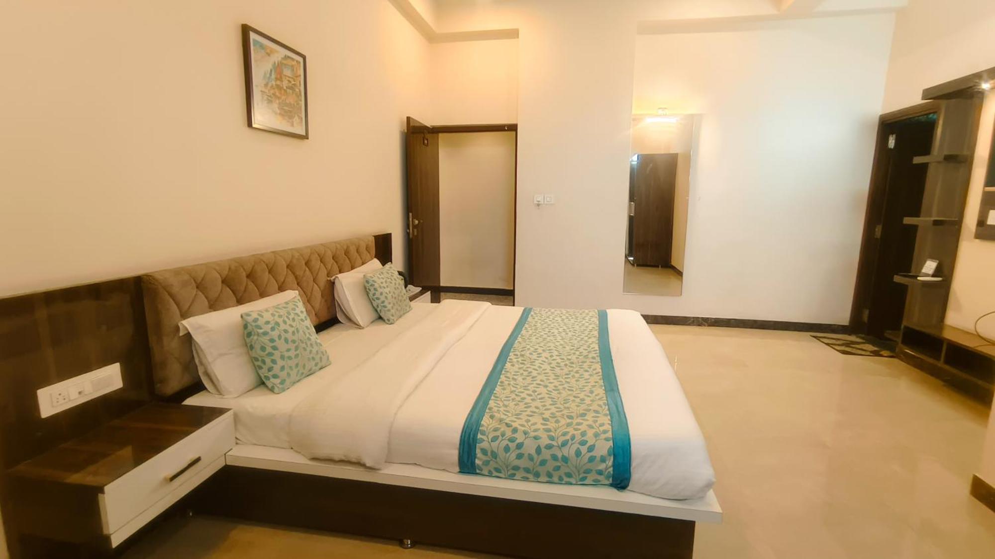 Jagat Near Fatehsagar 3* Udaipur