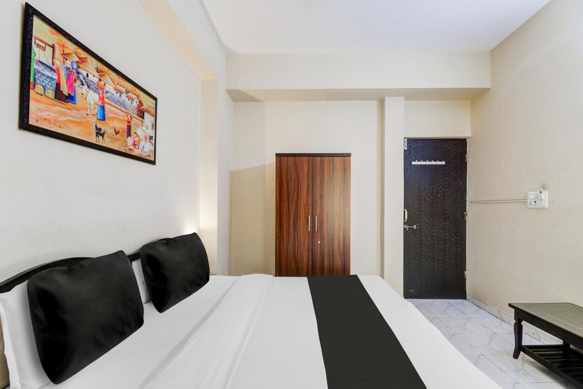 Hotel O Mahaveer Tower