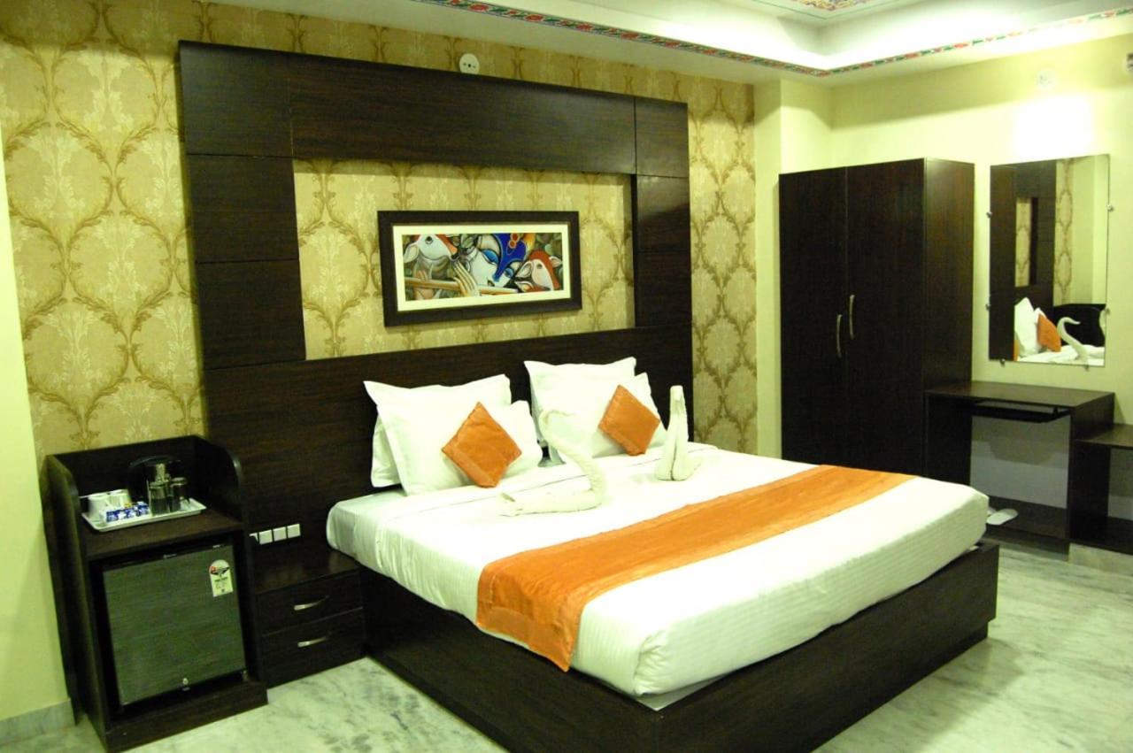 Shivani 4*