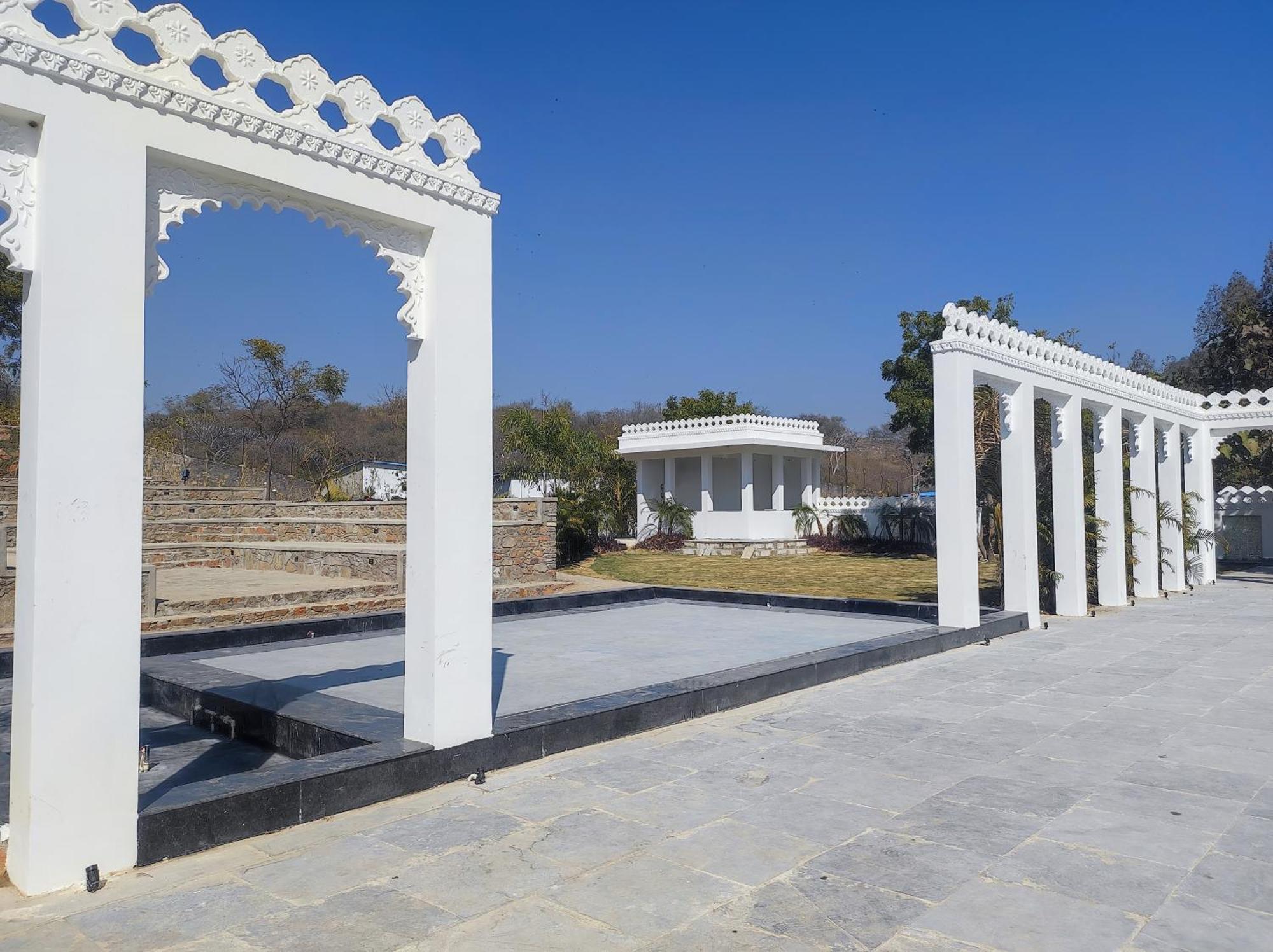 Daulatgarh And Hotel 5*