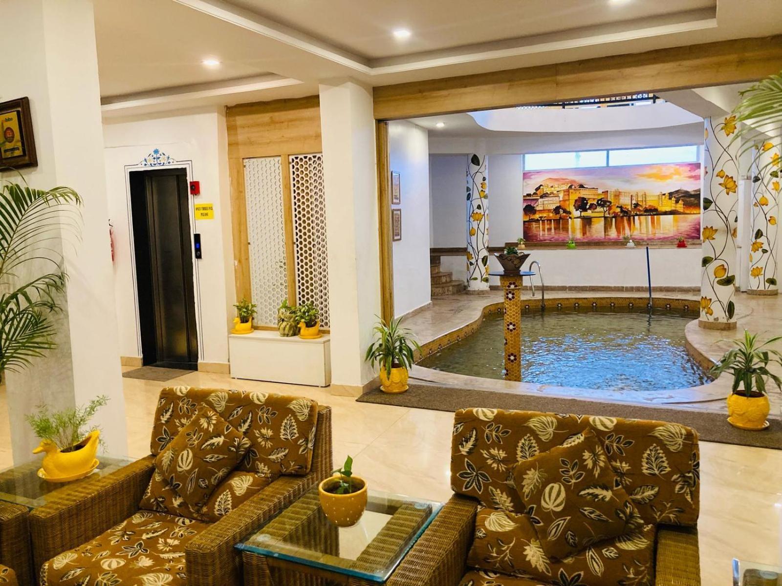 Asra Heritage With Rooftop And Swimming Pool 3* Udaipur