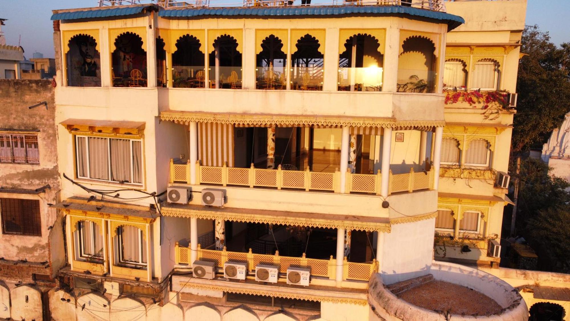 Hotel Asra Heritage With Rooftop And Swimming Pool Udaipur