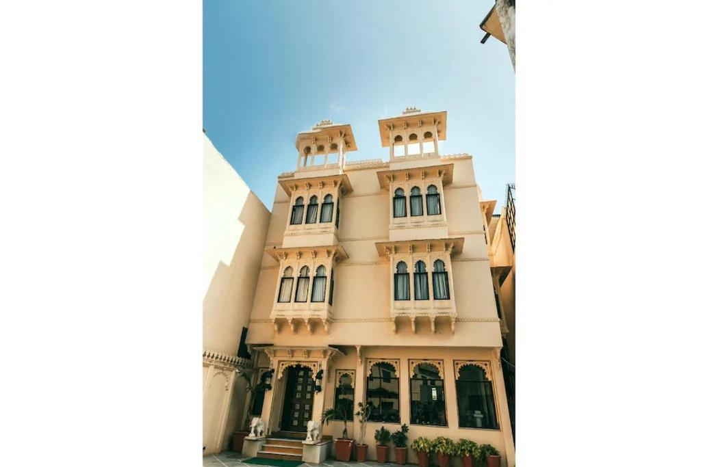 Boheda Palace Medi Pe Cafe & Restaurant View Hotel