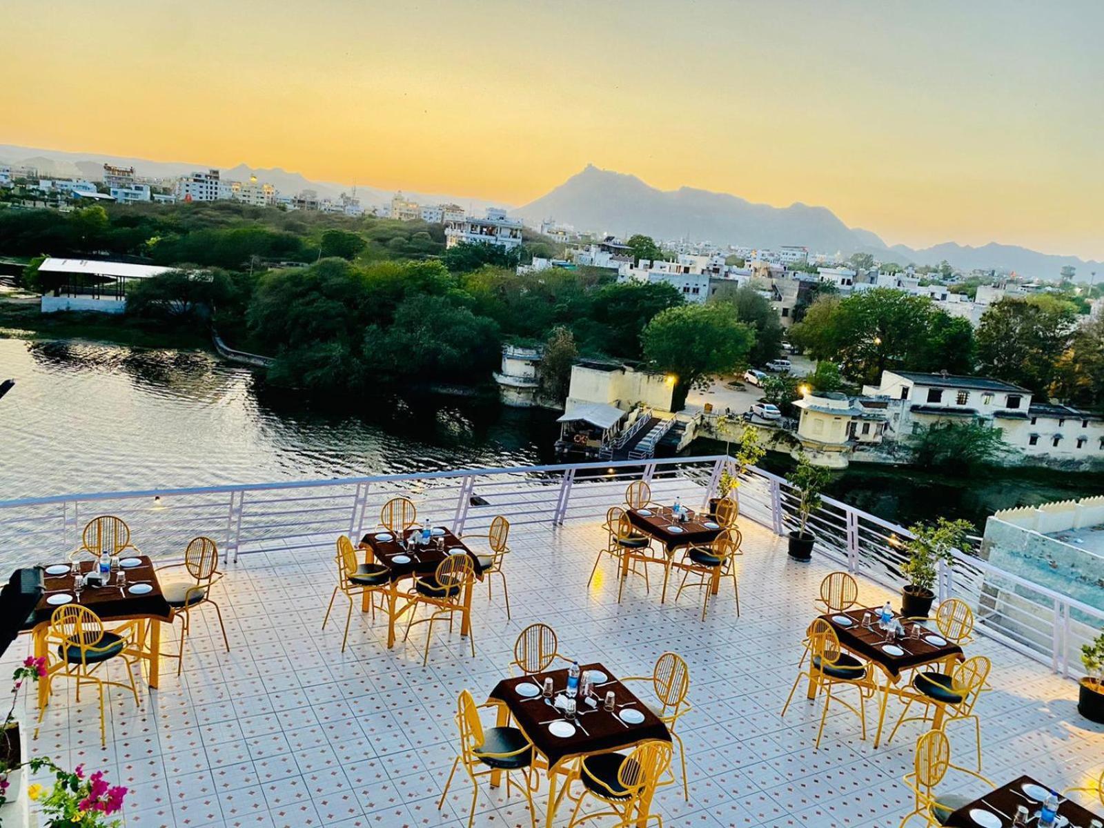 Asra Heritage With Rooftop And Swimming Pool 3* Udaipur