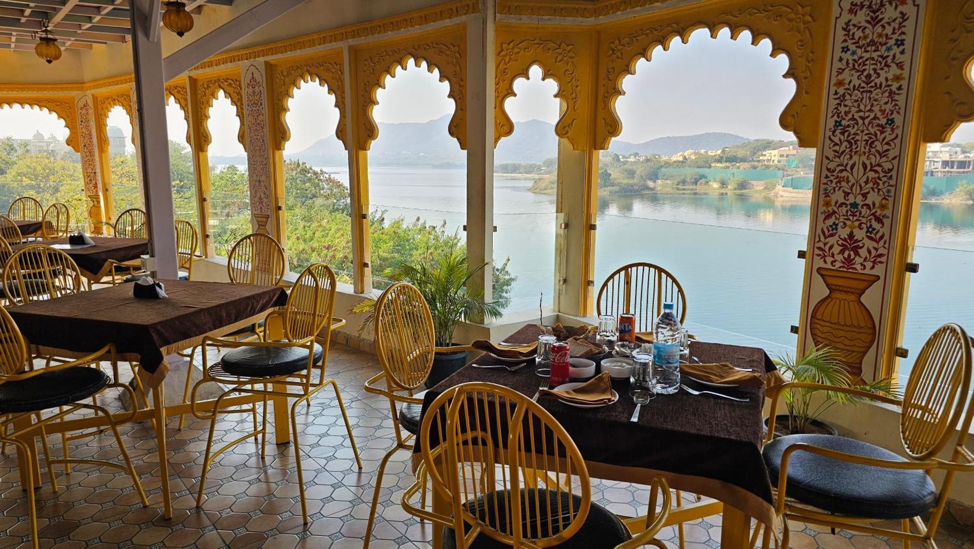 Asra Heritage With Rooftop And Swimming Pool Udaipur