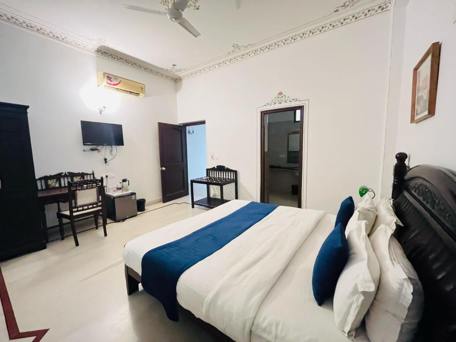 Boheda Palace Medi Pe Cafe & Restaurant View 4* Udaipur