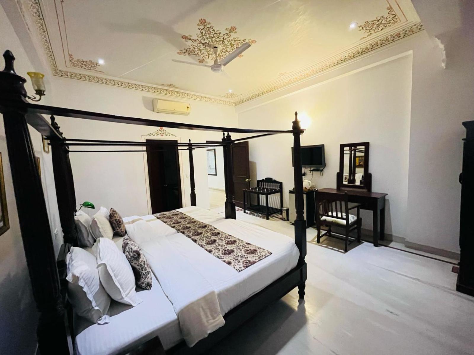 Boheda Palace Medi Pe Cafe & Restaurant View 4* Udaipur