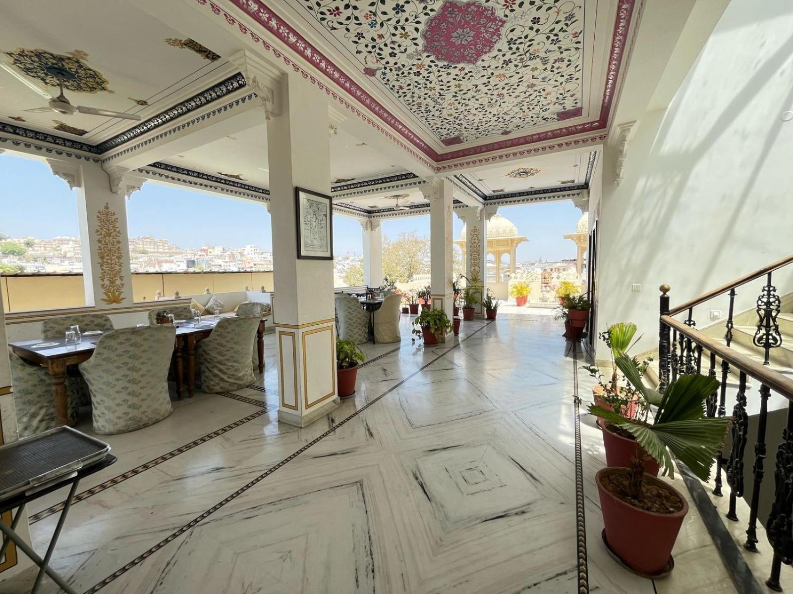 Boheda Palace Medi Pe Cafe & Restaurant View Hotel