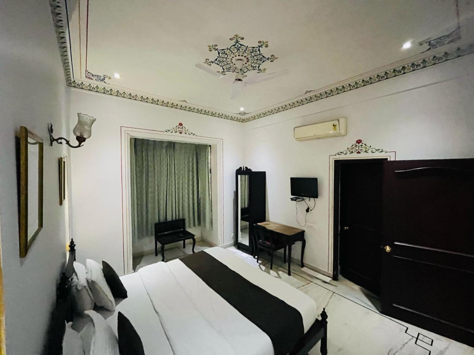 Hotel Boheda Palace Medi Pe Cafe & Restaurant View Udaipur