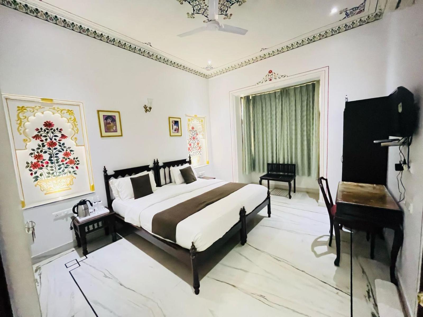 Boheda Palace Medi Pe Cafe & Restaurant View Hotel