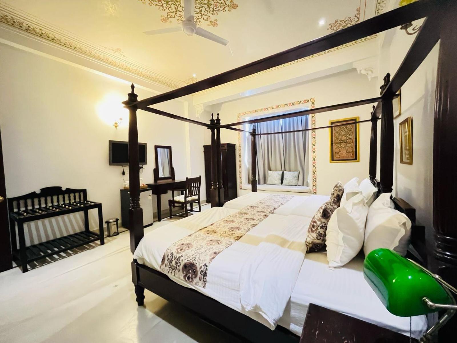 Boheda Palace Medi Pe Cafe & Restaurant View Hotel Udaipur