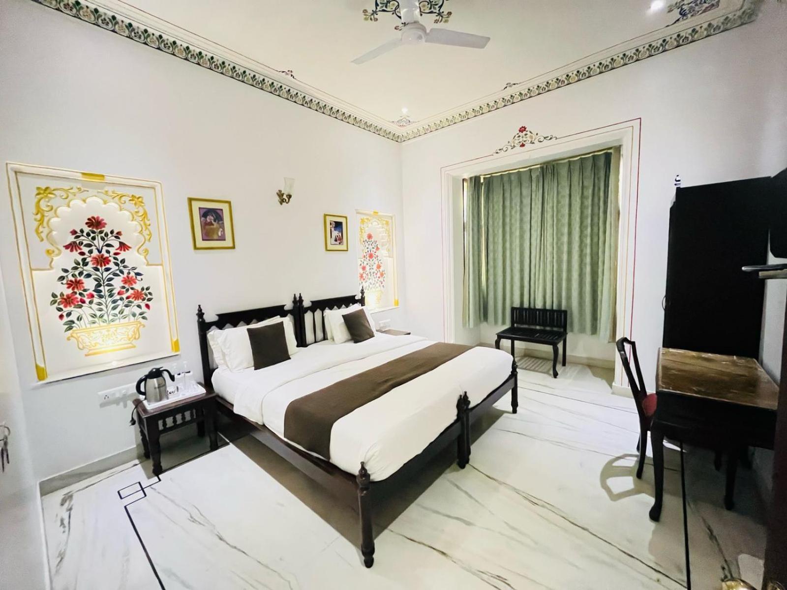 Boheda Palace Medi Pe Cafe & Restaurant View 4* Udaipur