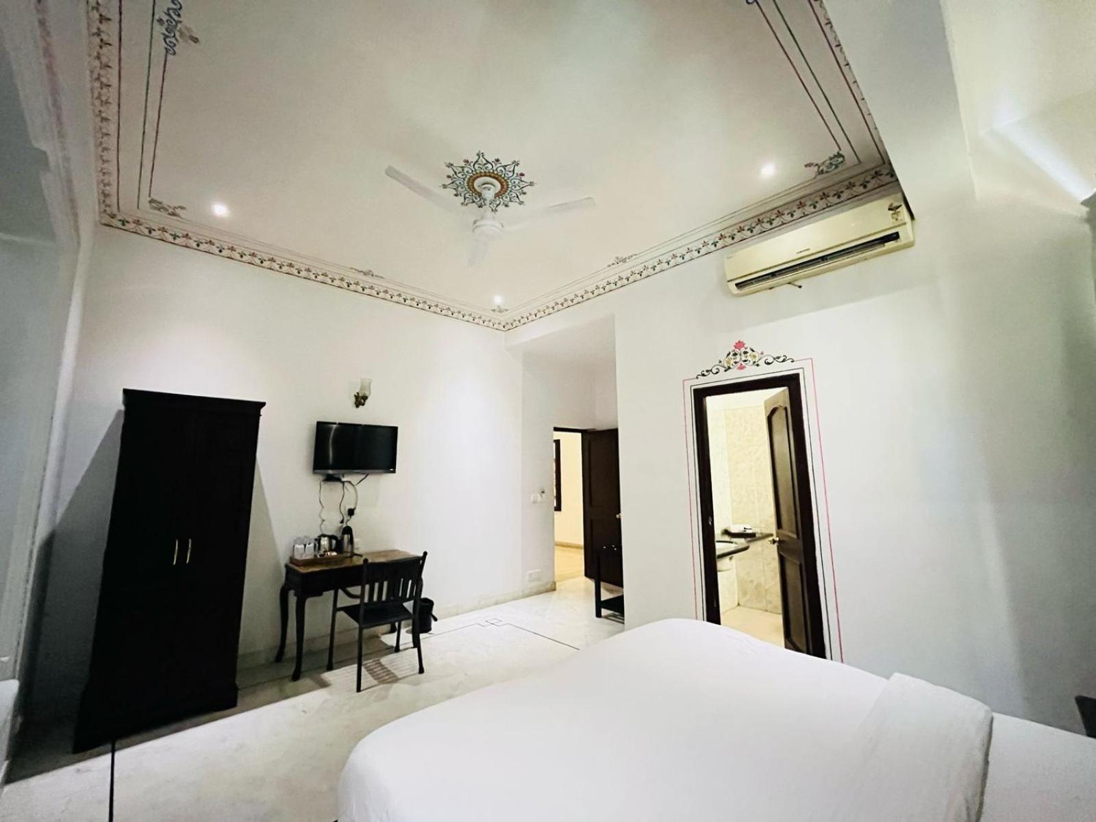 Boheda Palace Medi Pe Cafe & Restaurant View Hotel 4*