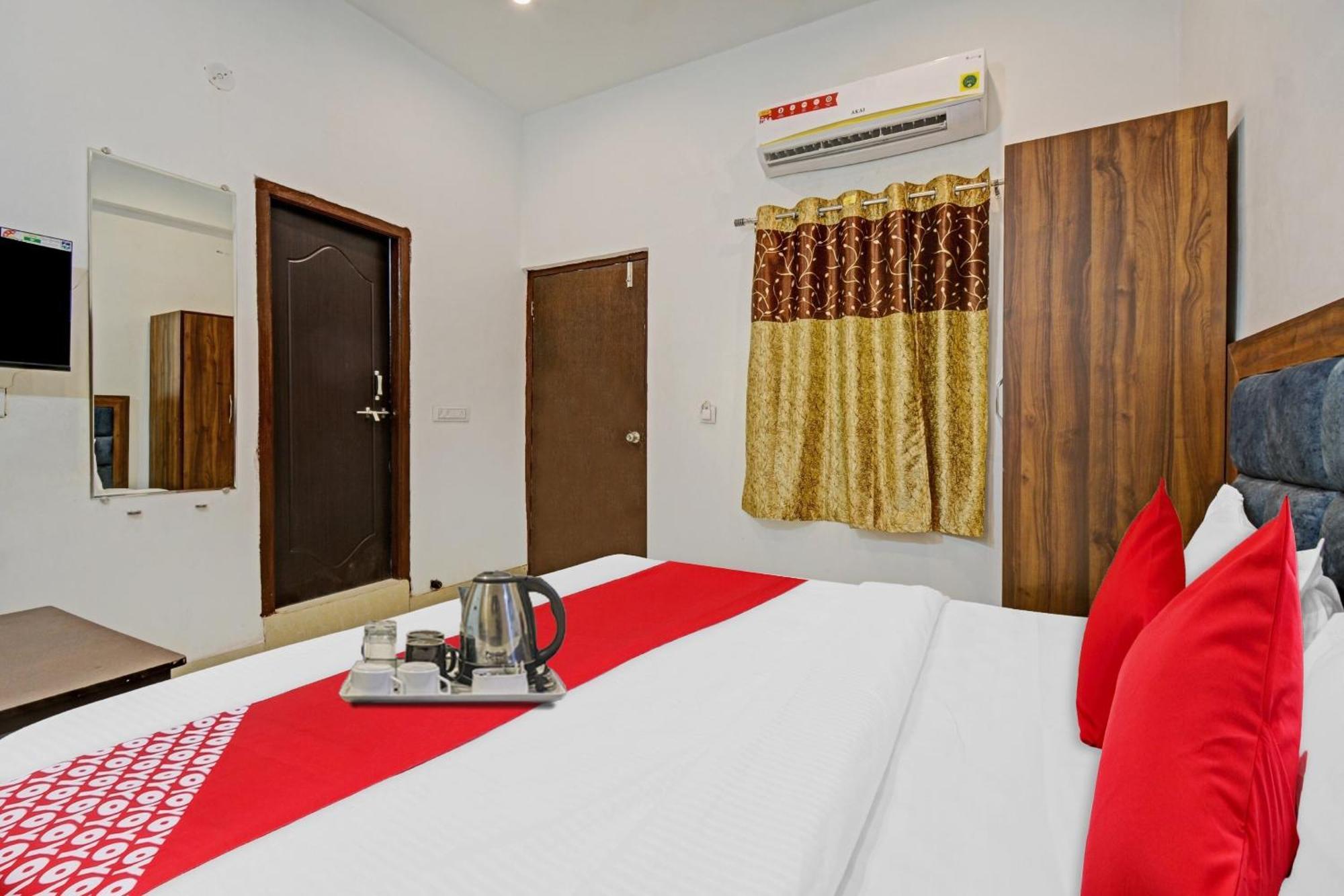 O Padharo Saa Hotel