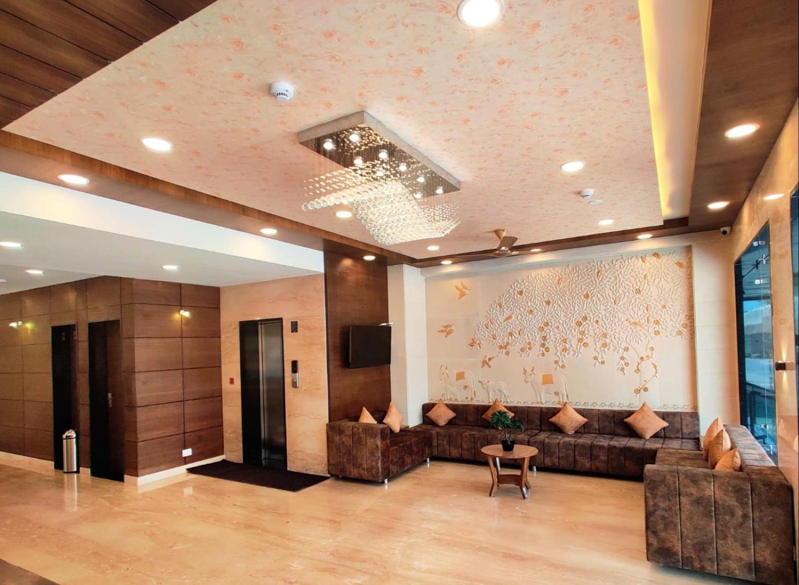 Opulence - 500 Meters From Railway Station