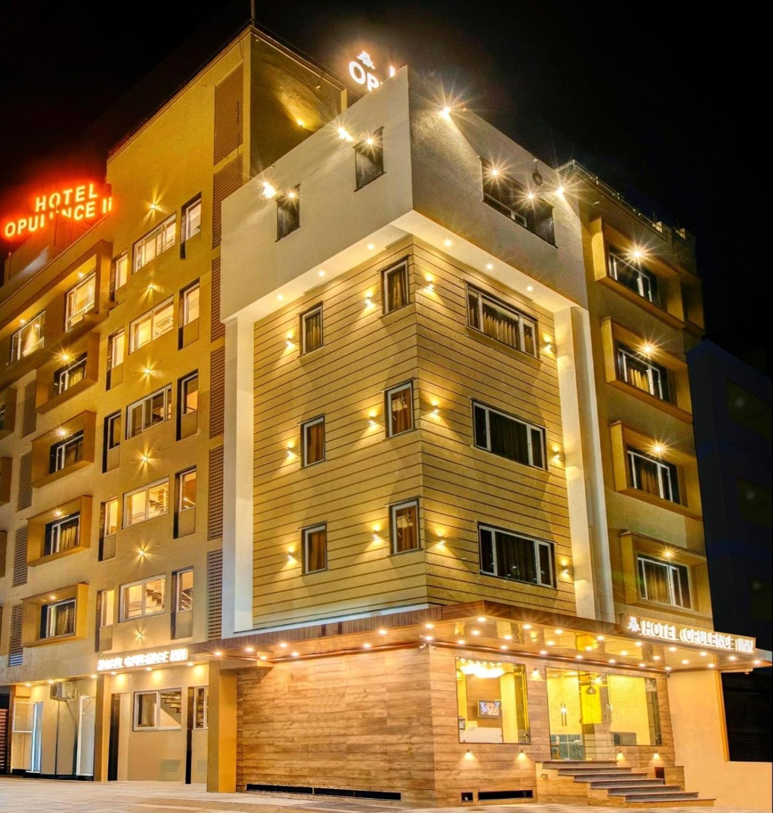 Hotel Opulence - 500 Meters From Railway Station 3*