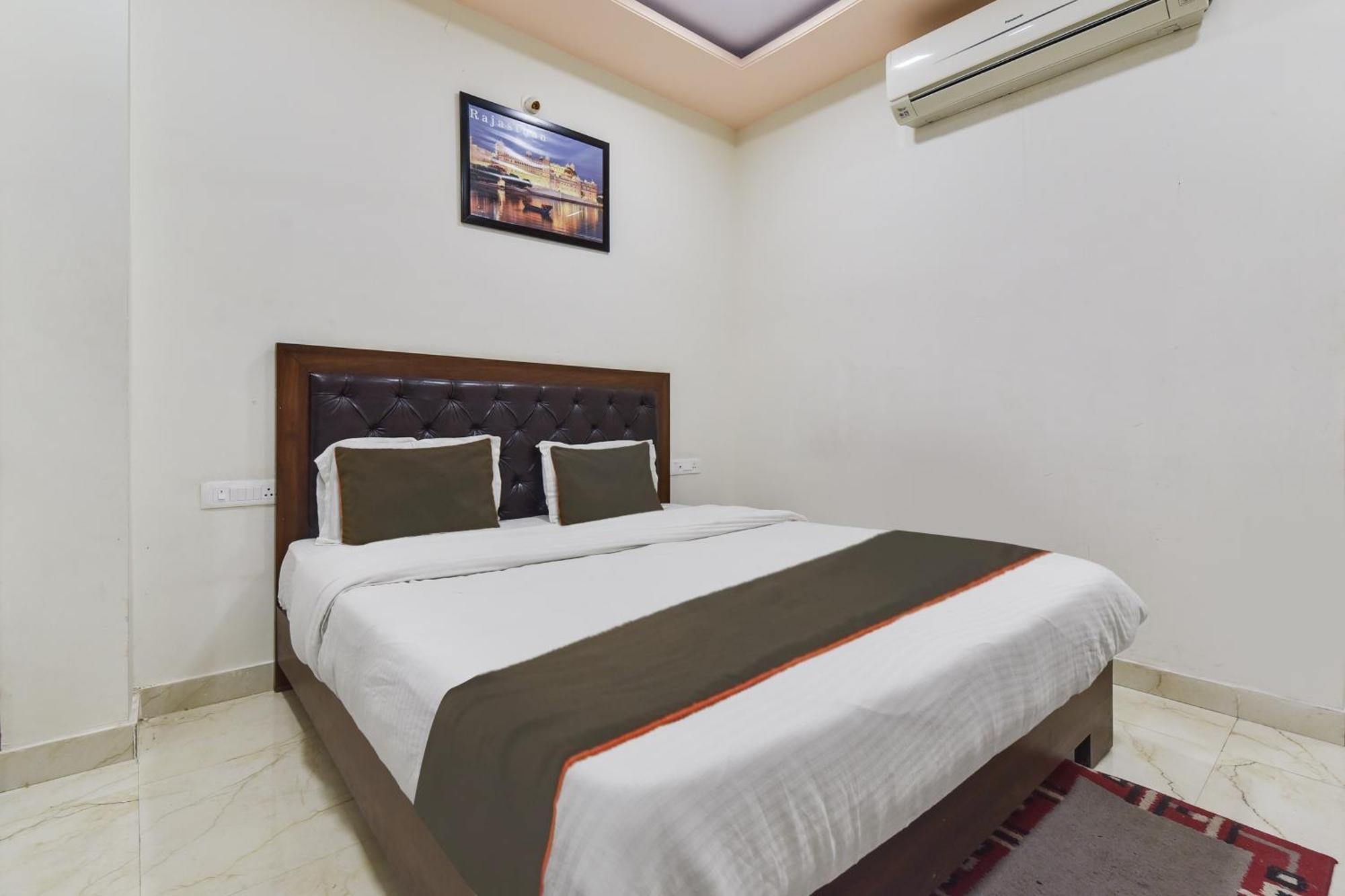 Super O Ratnam Palace Hotel