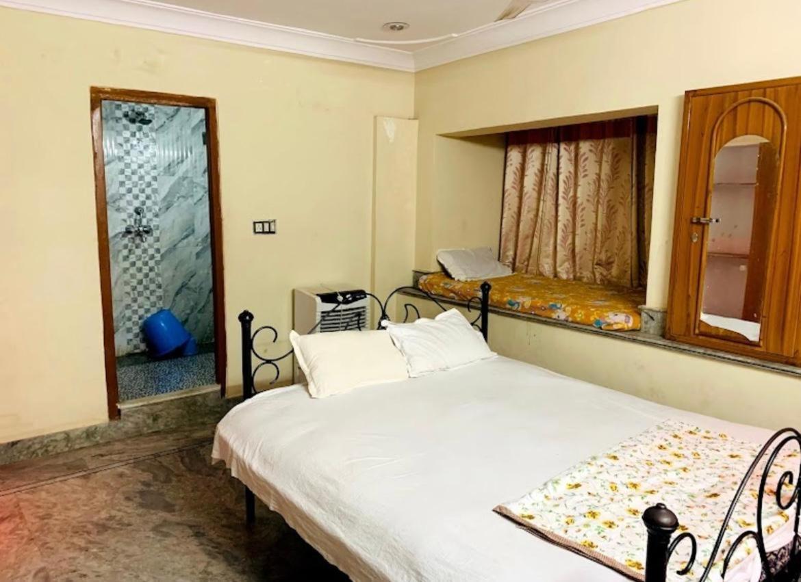 Pushpanand Guest house *