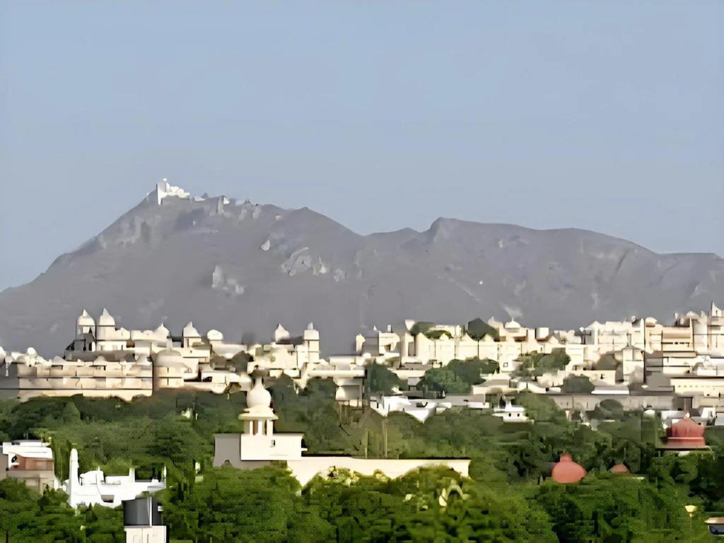 Aaradhya Hotel 4*