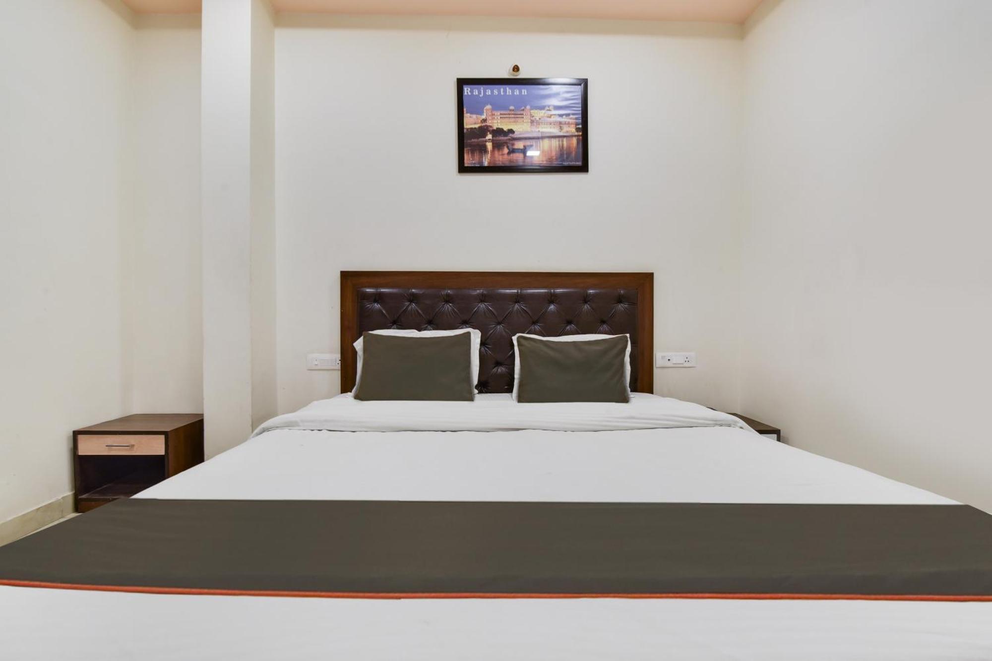 Super O Ratnam Palace Hotel