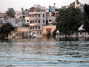 Jheel & Restaurant Guest house 3*