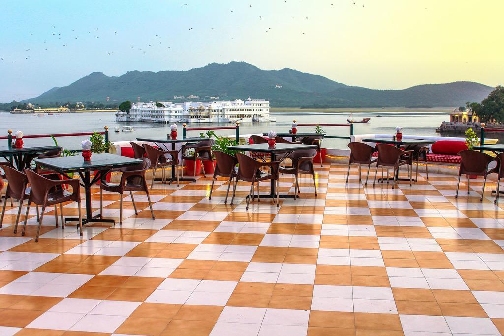 Hotel Devraj Niwas On Pichola Udaipur