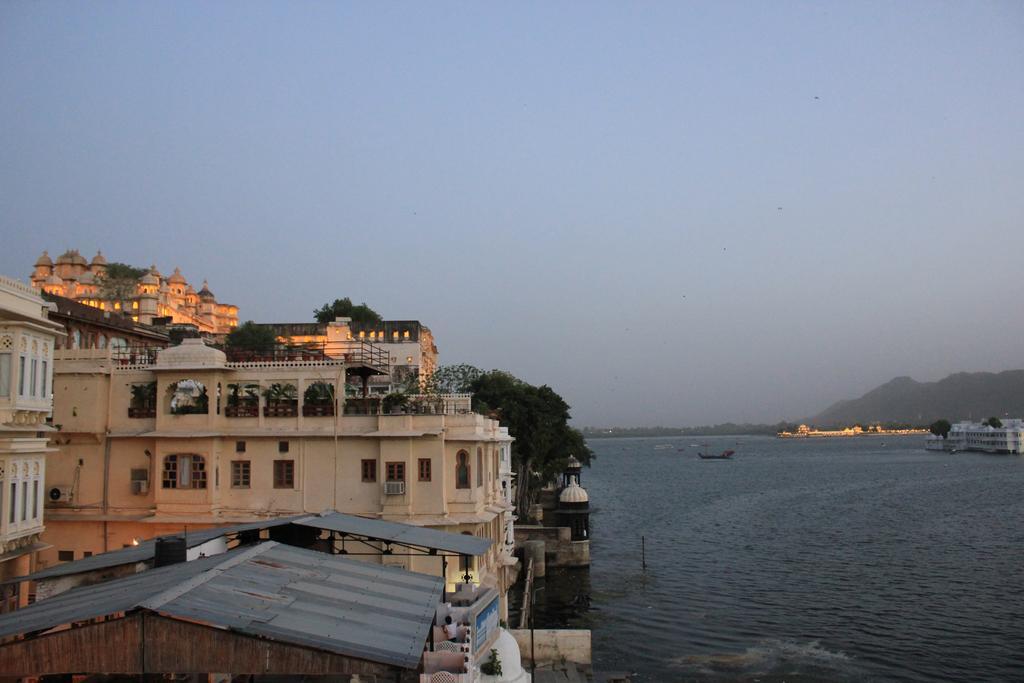 Devraj Niwas On Pichola 3*