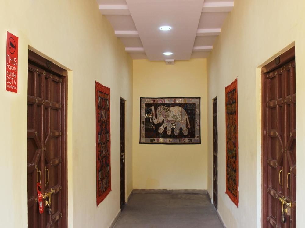 Oyo Flagship 2421 Hotel The Ishani Hotel 3*