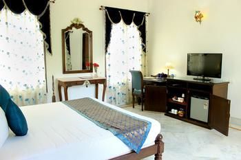 Oyo Premium Shikarbadi Udaipur