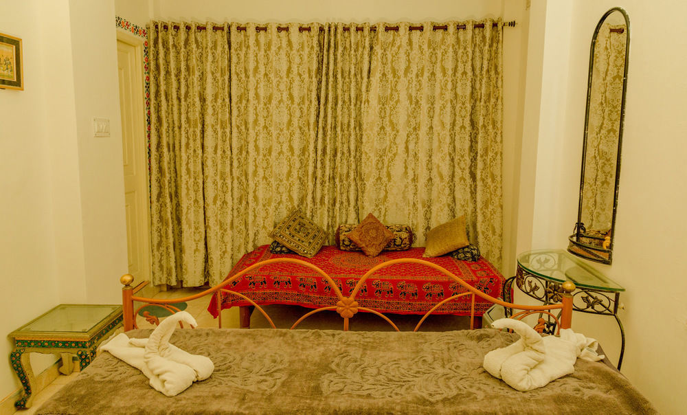 Hotel Hanuman Ghat On Pichola 2*