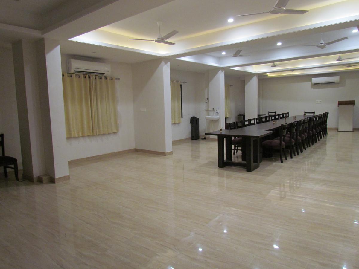 Hotel Divine