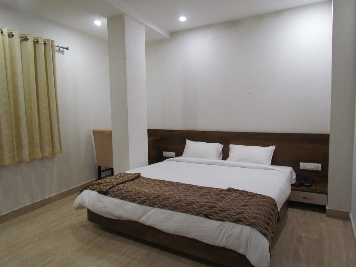 Hotel Divine 2*