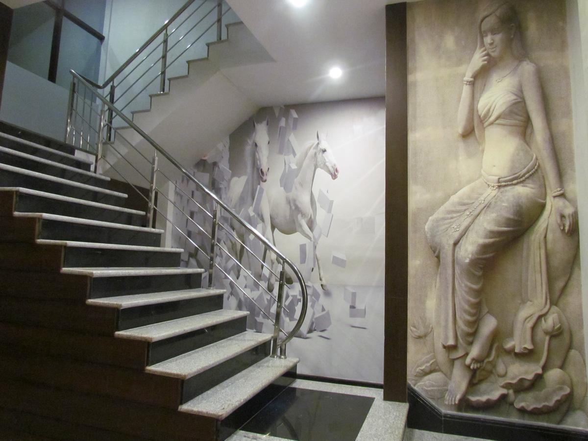 Hotel Divine