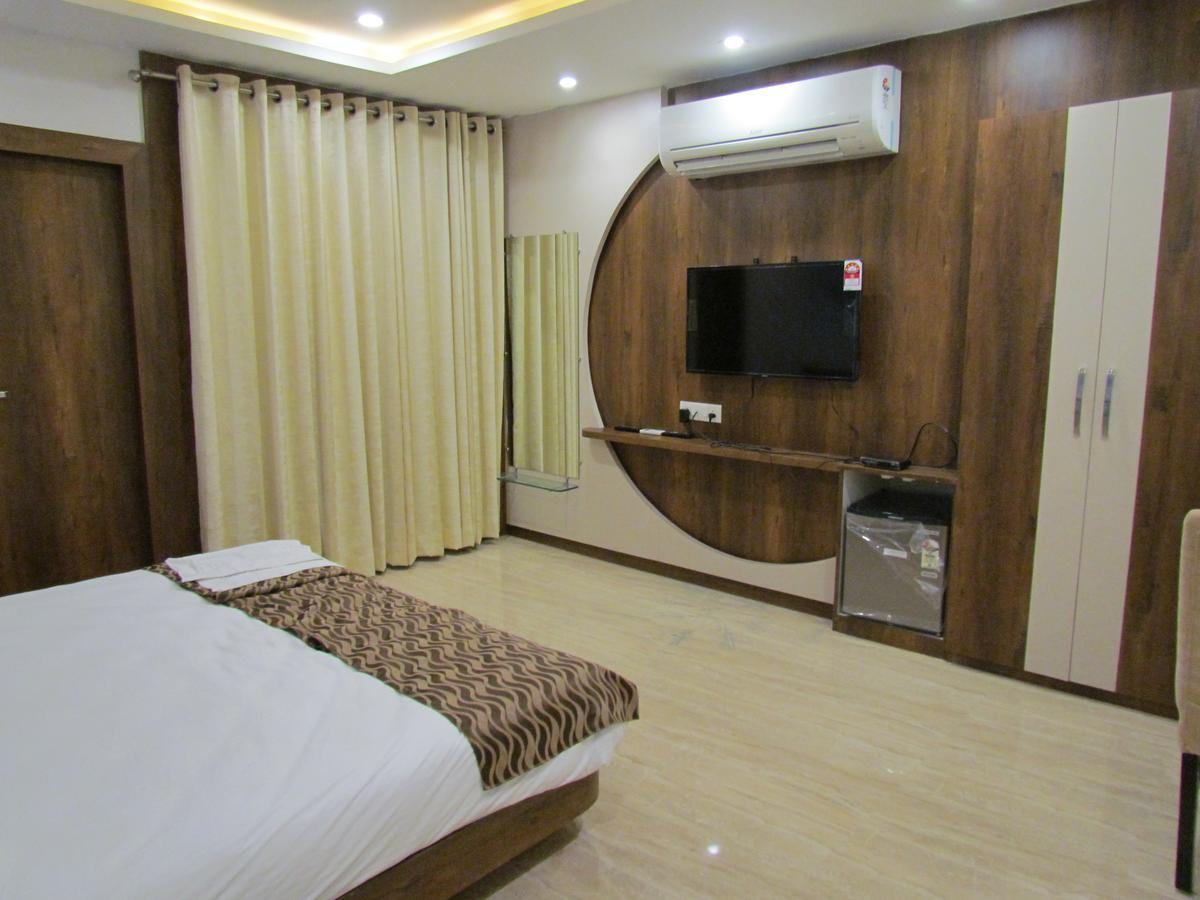 Hotel Divine 2*