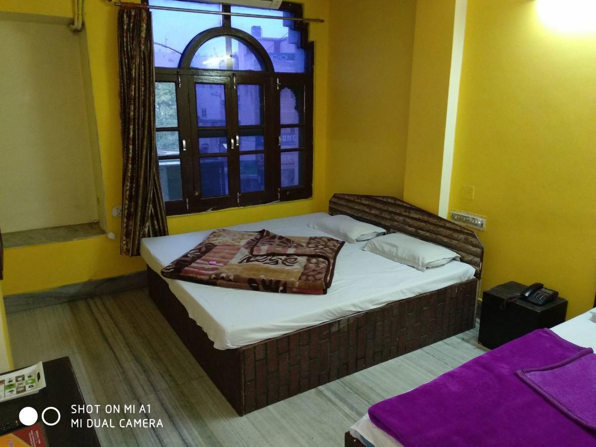 Surbhi Palace 2*