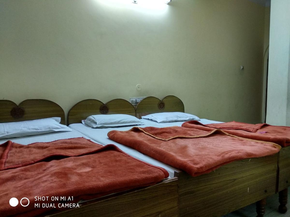 Surbhi Palace 2*