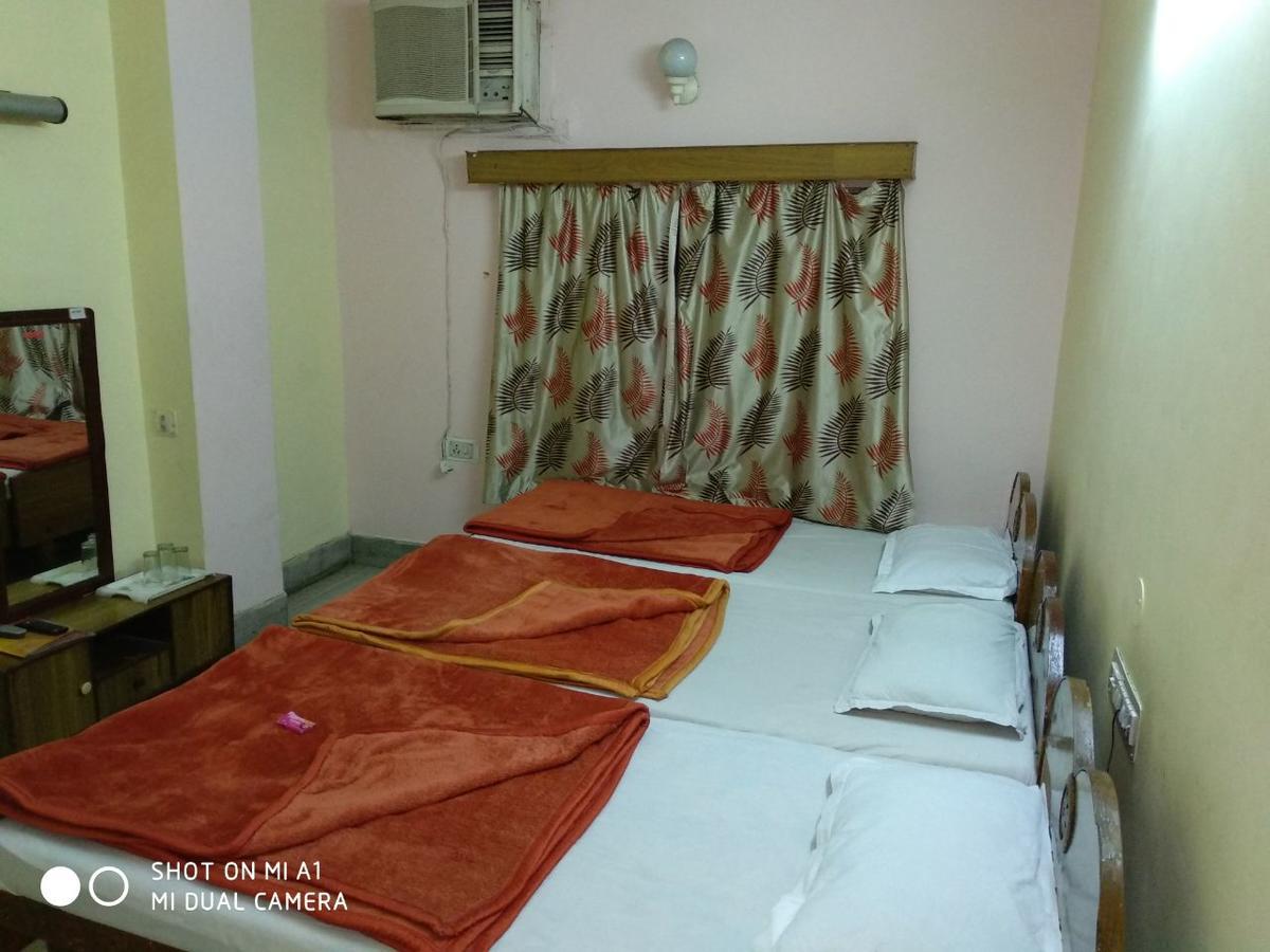 Hotel Surbhi Palace 2*